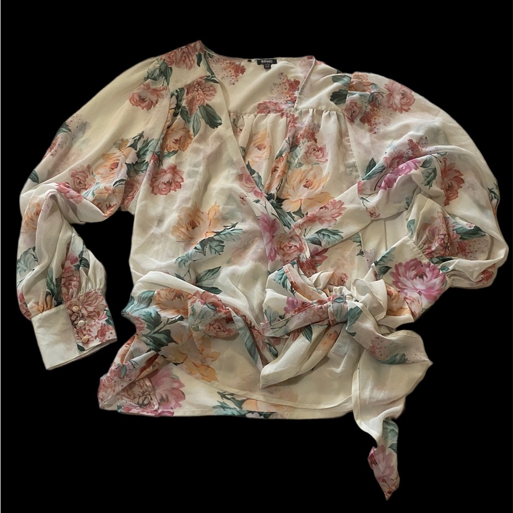 Buffalo brand blouse wraps around waist. Floral print .size xl